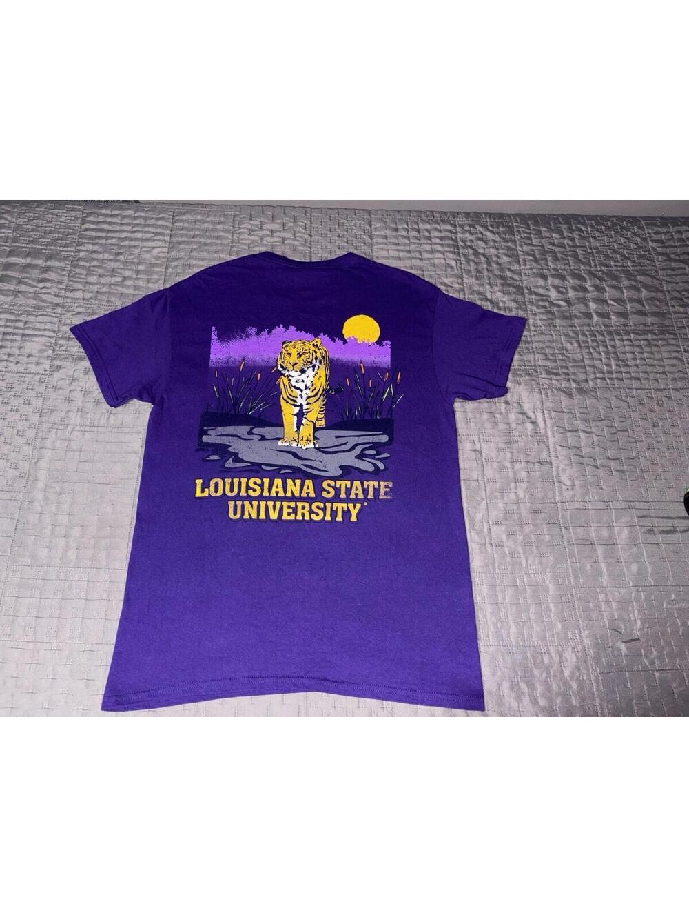 LSU Tigers T Shirt Mens Medium Purple Gildan Ultra Cotton Graphic NCAA